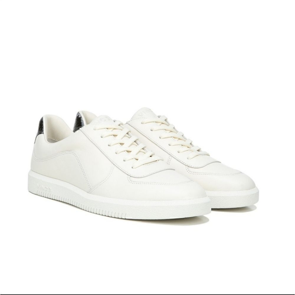 Vince cream colored sneakers with an accent of snake skin heel 9.5 excellent con